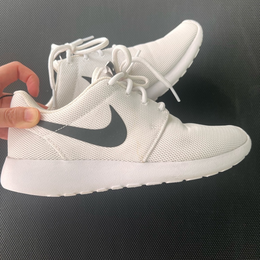 Nike Roshe Women Running Shoe size 7 well worn